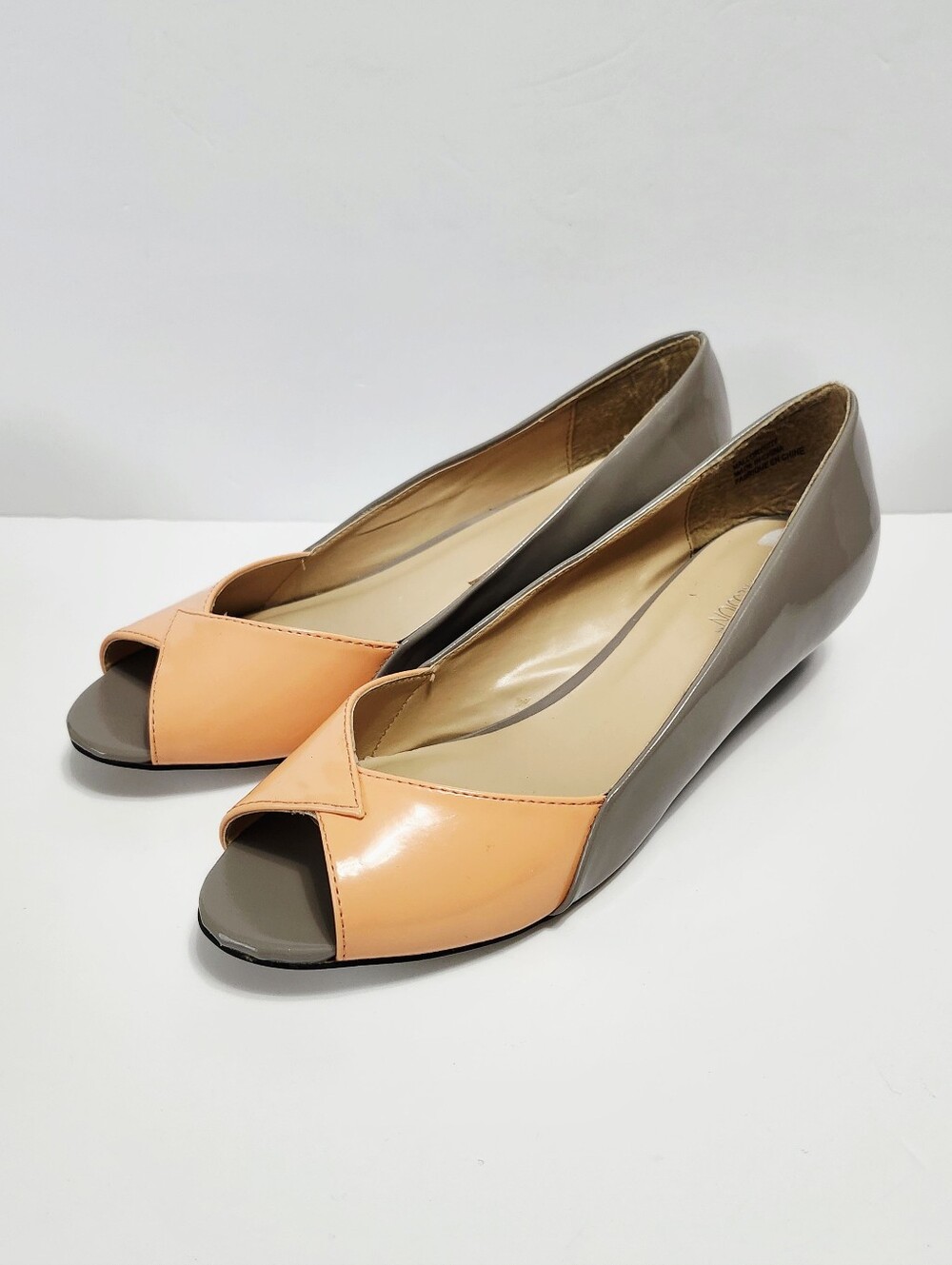 Expressions Patent Peach and Taupe Women's Open-Toe Flats size 8